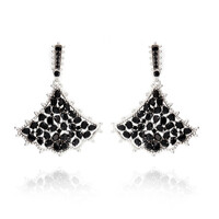 Orecchini in argento con Spinello Nero (Dallas Prince Designs)