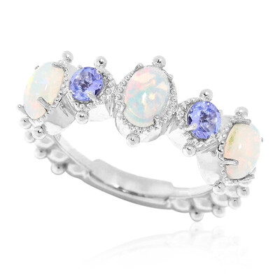 Anello in argento con Opale di Welo (Dallas Prince Designs)