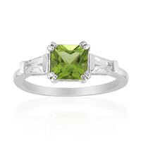 Anello in argento con Peridoto della Birmania