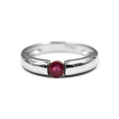 Anello in argento con Rubino del Madagascar