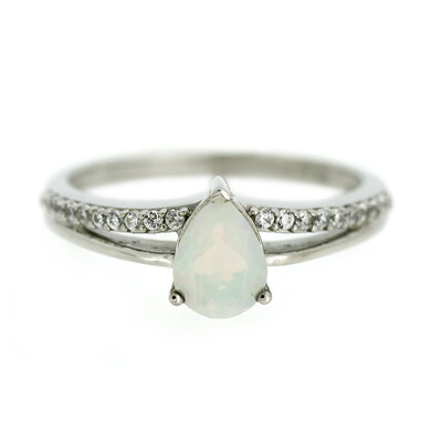 Anello in argento con Opale di Welo