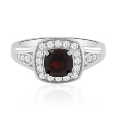 Anello in argento con Granato