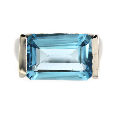 Anello in argento con Topazio Blu Cielo