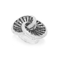 Anello in argento con Spinello Nero (Dallas Prince Designs)
