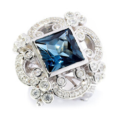 Anello in argento con Topazio Blu Londra (Dallas Prince Designs)