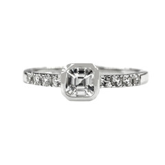 Anello in argento con Zircone