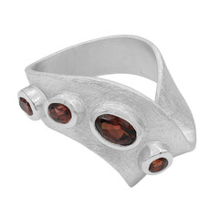 Anello in argento con Granato Mozambico