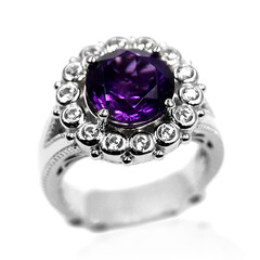 Anello in argento con Ametista Zambiana (Dallas Prince Designs)