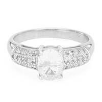 Anello in argento con Petalite