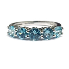 Anello in argento con Zircone Ratanakiri