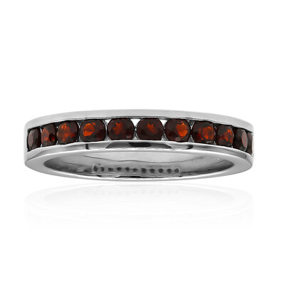 Anello in argento con Granato