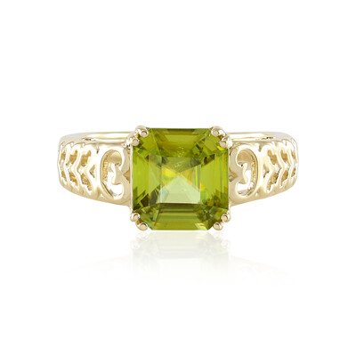 Anello in oro con Sfene
