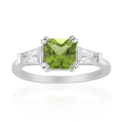 Anello in argento con Peridoto della Birmania