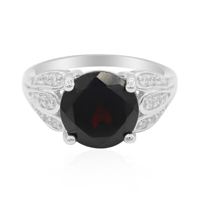 Anello in argento con Granato