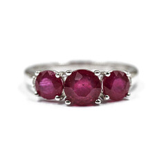Anello in argento con Rubino del Madagascar