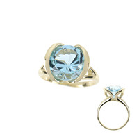 Anello in oro con Topazio Blu Cielo