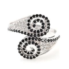Anello in argento con Spinello Nero