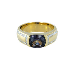 Anello da uomo in oro con Spinello Cangiante (de Melo)