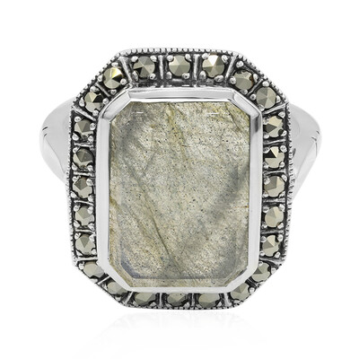 Anello in argento con Labradorite
