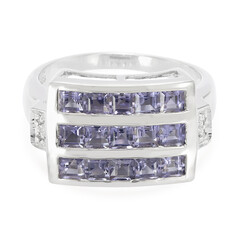 Anello in argento con Iolite del Madagascar