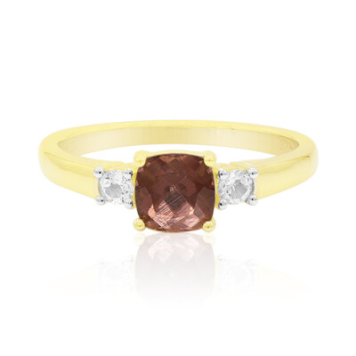 Anello in oro con Apatite Rossa