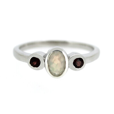 Anello in argento con Opale di Welo