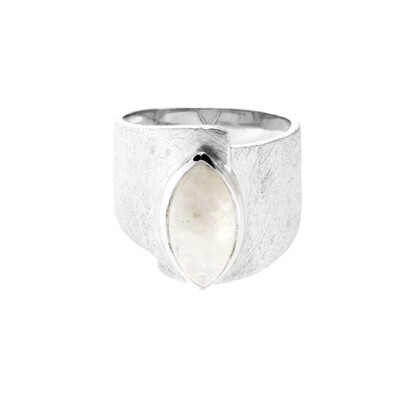 Anello in argento con Pietra di Luna Arcobaleno