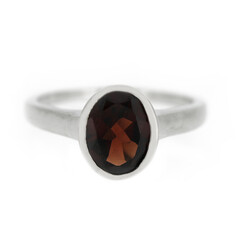 Anello in argento con Granato Mozambico
