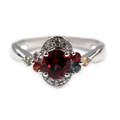 Anello in argento con Granato Mozambico