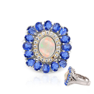 Anello in argento con Opale di Welo (Dallas Prince Designs)