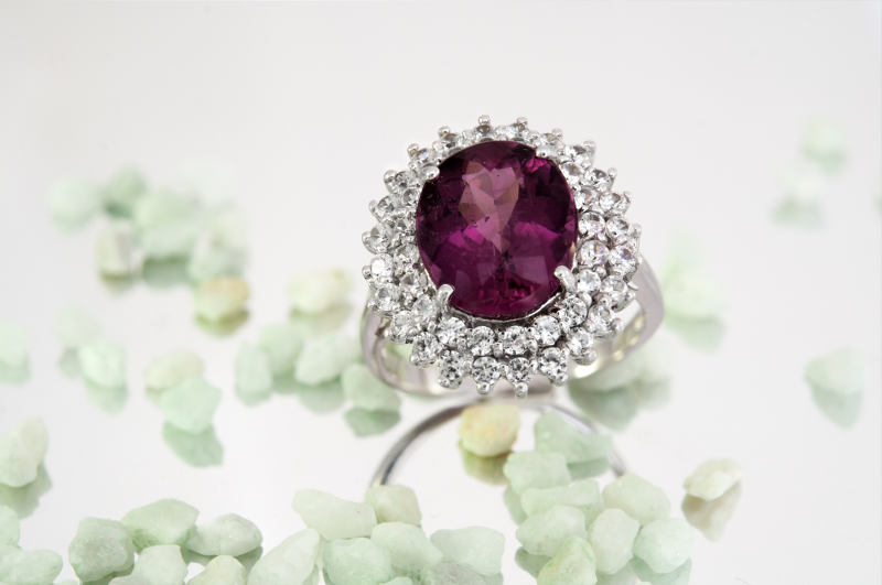 anello in argento con rodolite